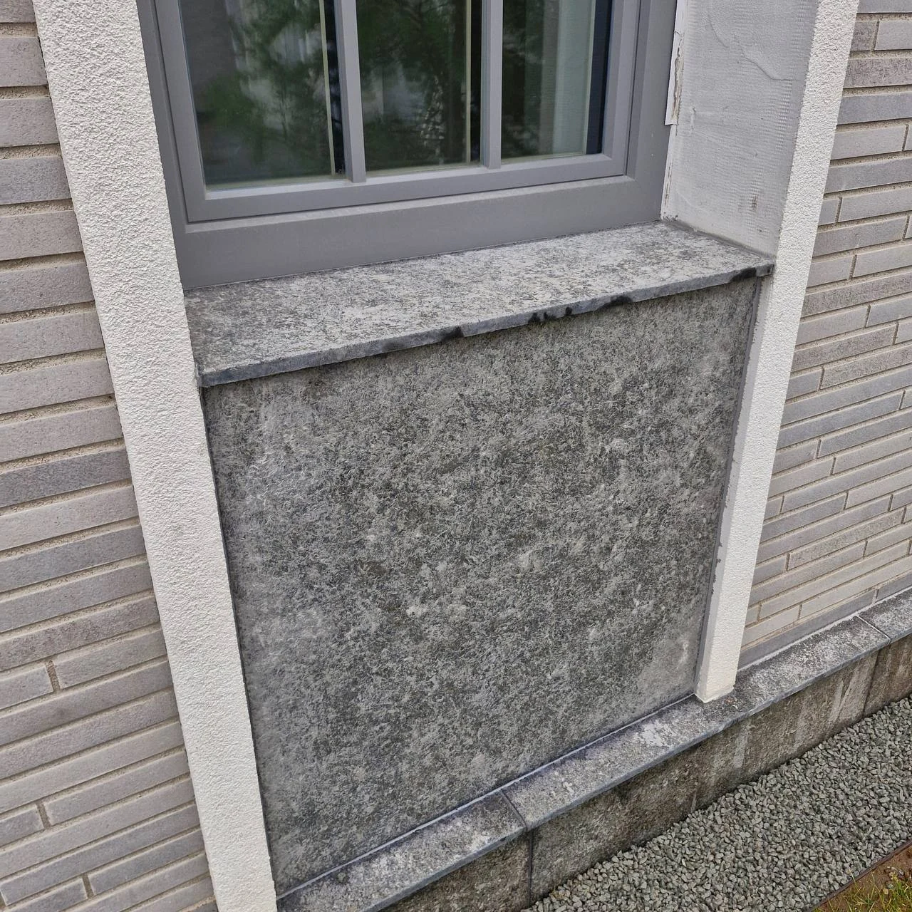 Graniidist aknapaled ja sokkel